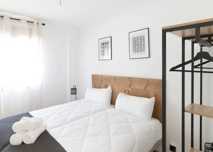 Town Hall Apartment *