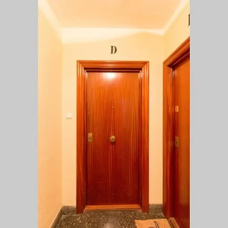 Town Hall Apartment *